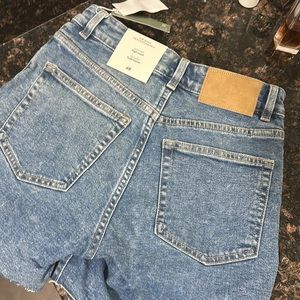H&M NEW comfort high rise shorts in size 4